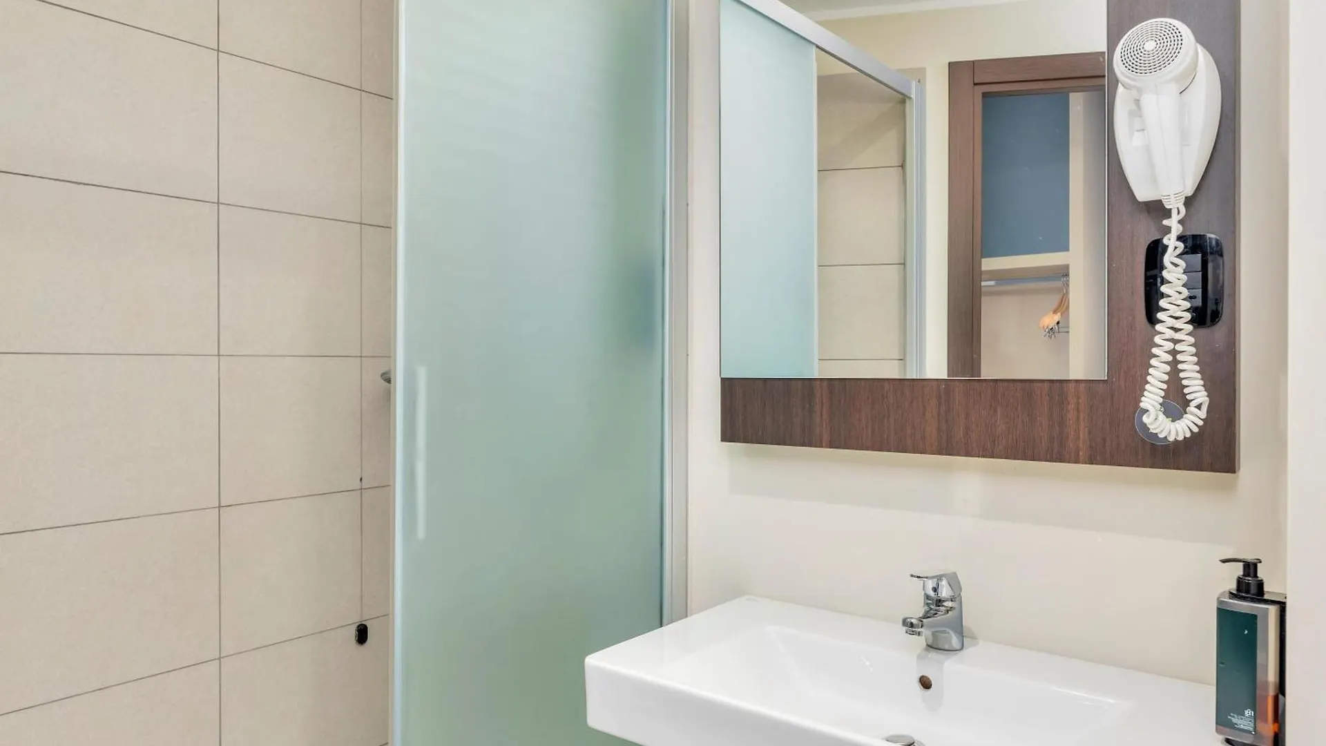 B&B Hotel Milano Cenisio Garibaldi מילאנו
