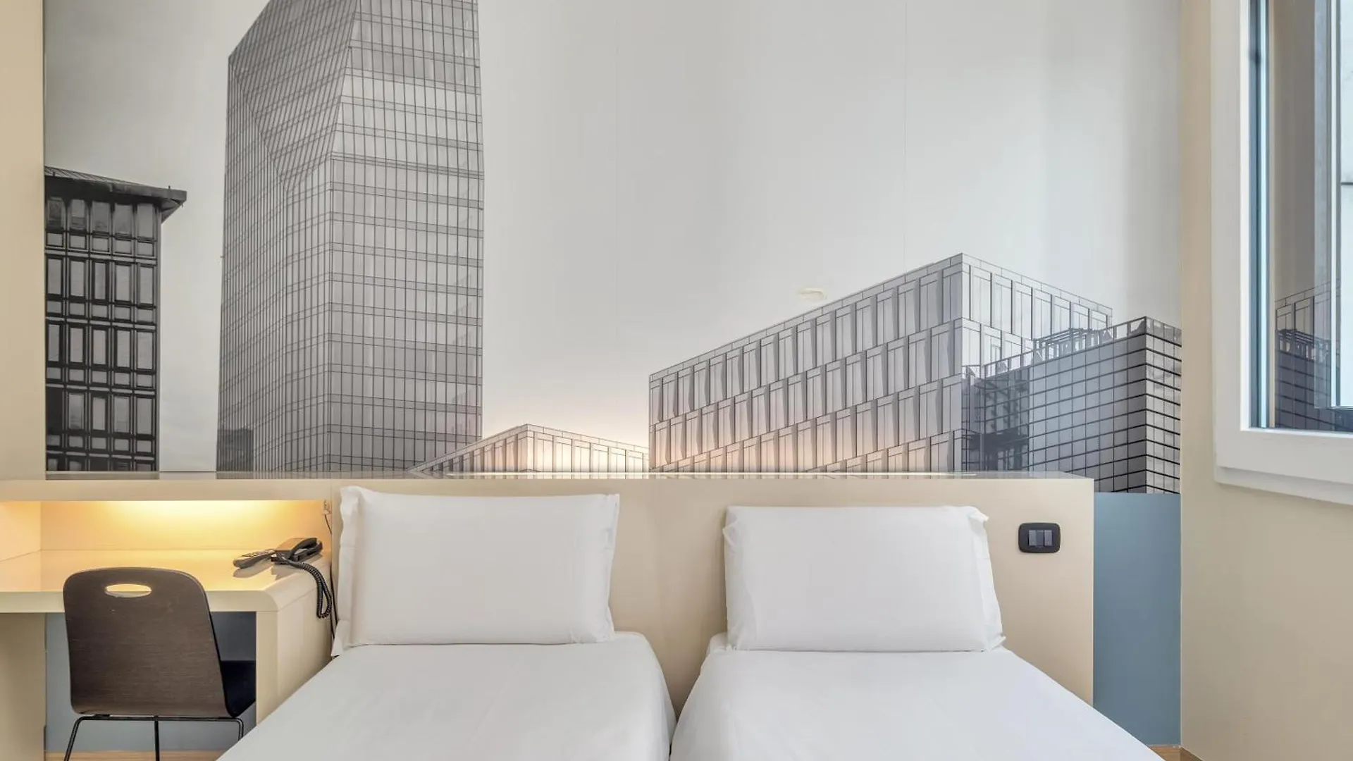 ***  B&B Hotel Milano Cenisio Garibaldi איטליה