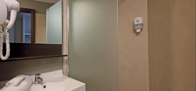 B&B Hotel Milano Cenisio Garibaldi 3*, מילאנו